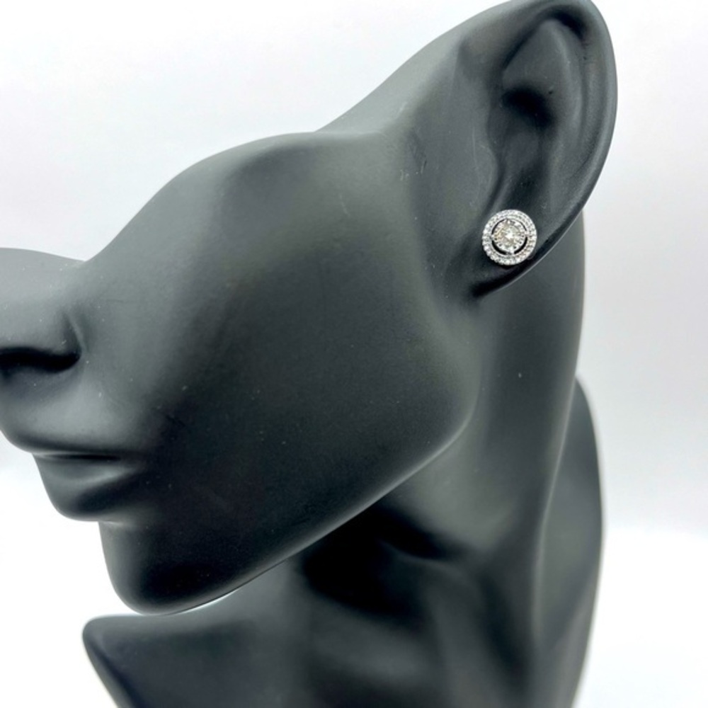 Round Natural Diamond Stud Earrings